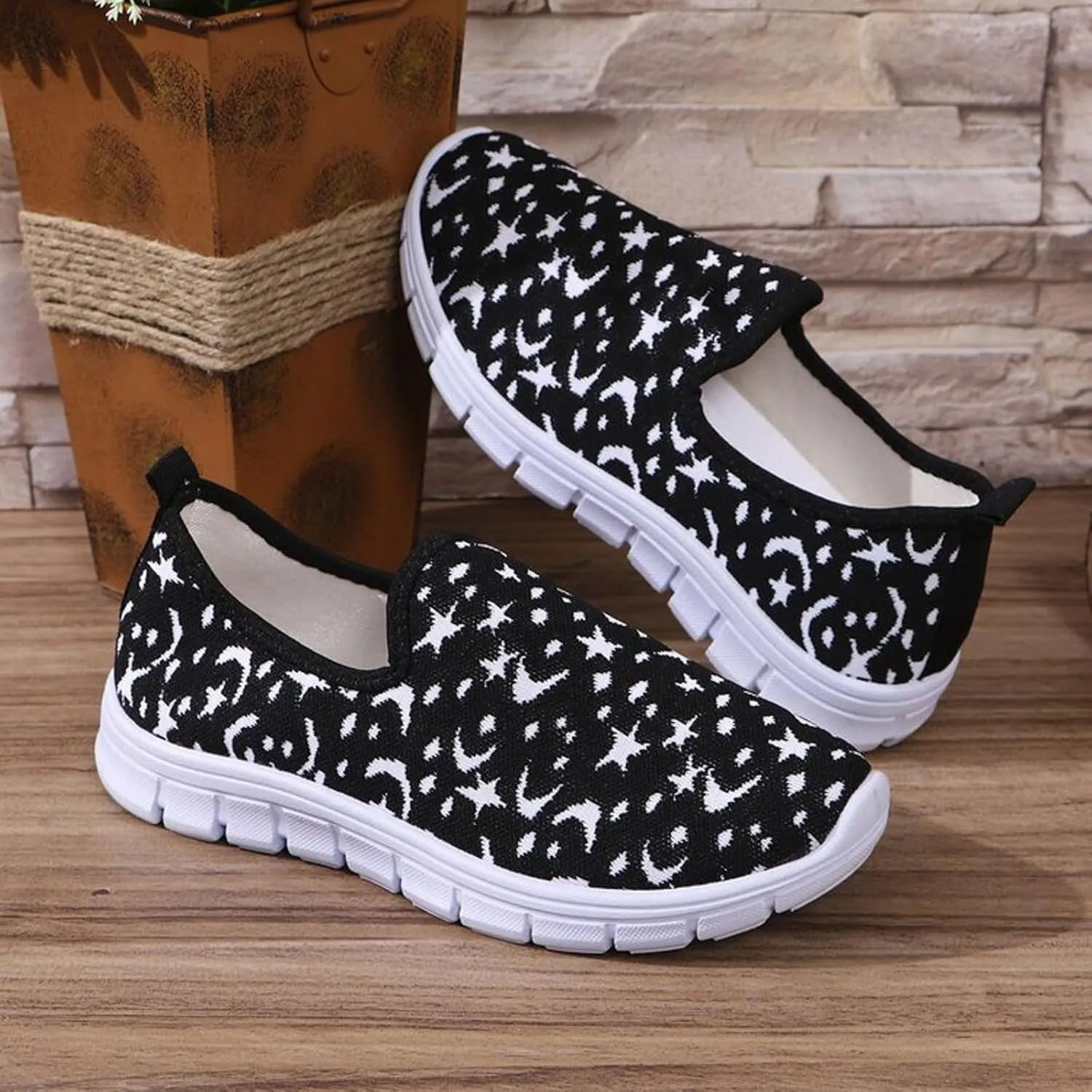 Slip on Walking Shoes Women Memory Foam Non Slip Comfortable Running Shoes Breathable Mesh Sports Workout Tennis Shoes Lightweight Fashion Sneakers
