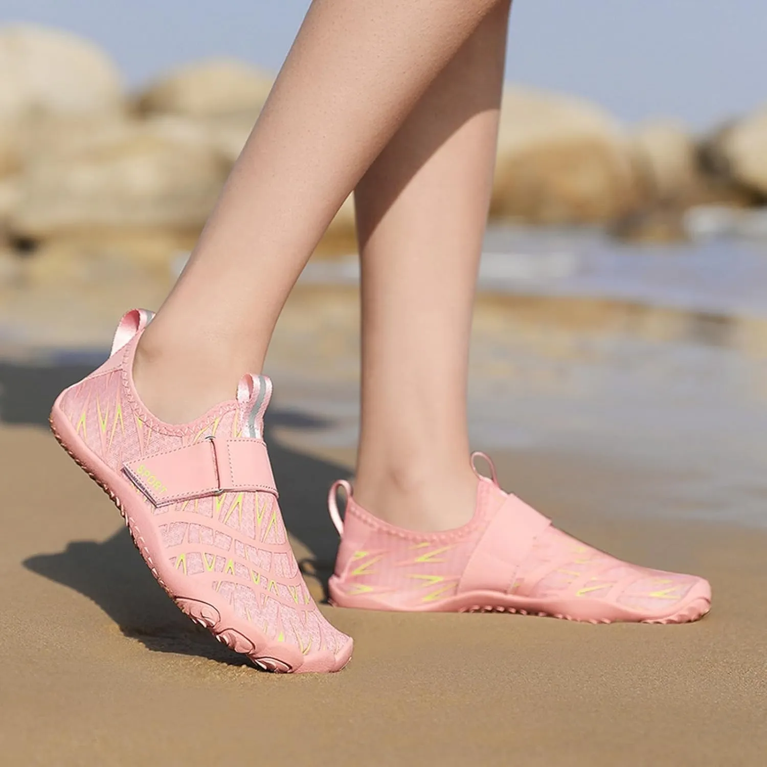 Women's Slip on Walking Shoes Comfy Knitted Non Slip Vintage Wide Running Shoes Breathable Gym Workout Shoes Ladies 2024 Fashion Sneakers